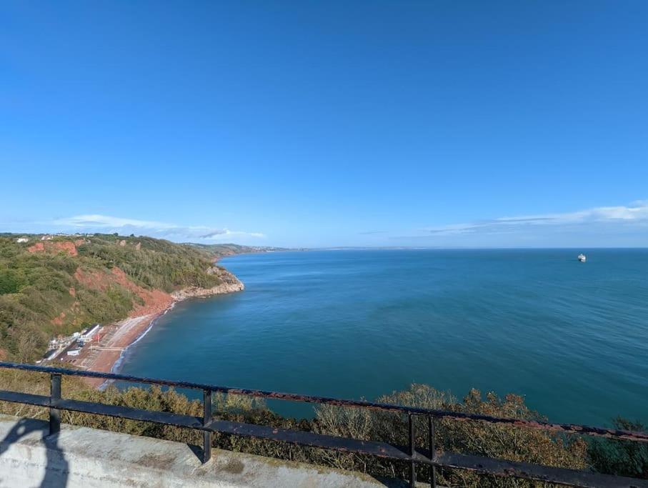 Spacious First Floor Family Flat, Sea View 토키 외부 사진