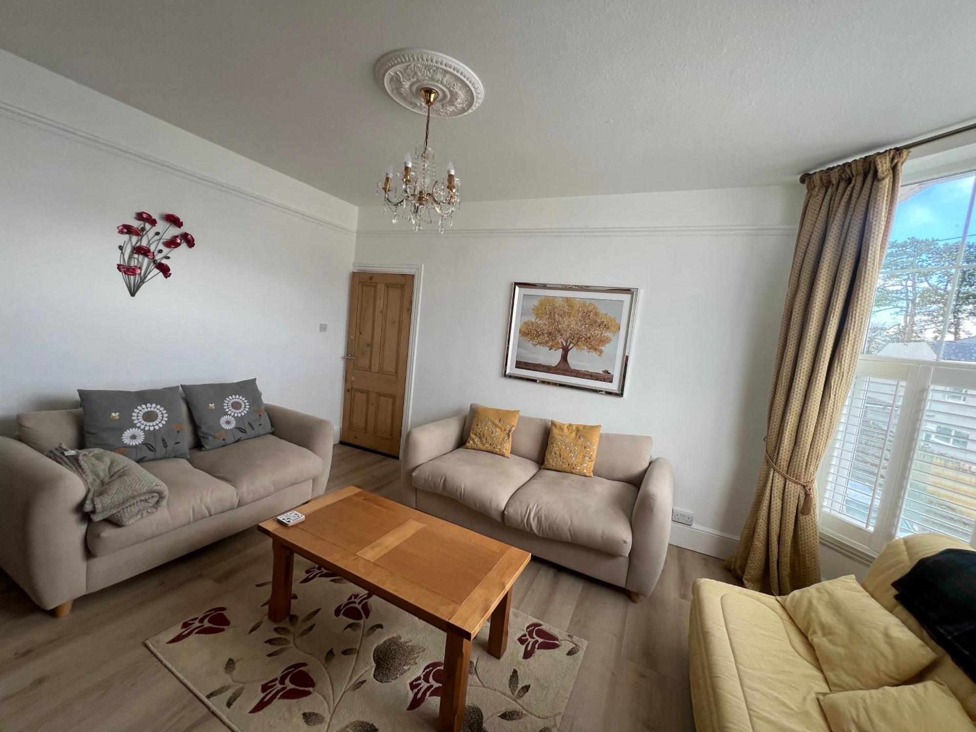 Spacious First Floor Family Flat, Sea View 토키 외부 사진